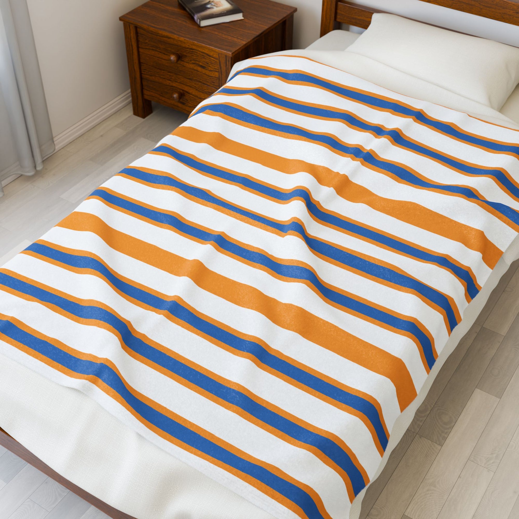 Striped Velveteen Plush Blanket – Retro Gold & Blue Cozy Throw