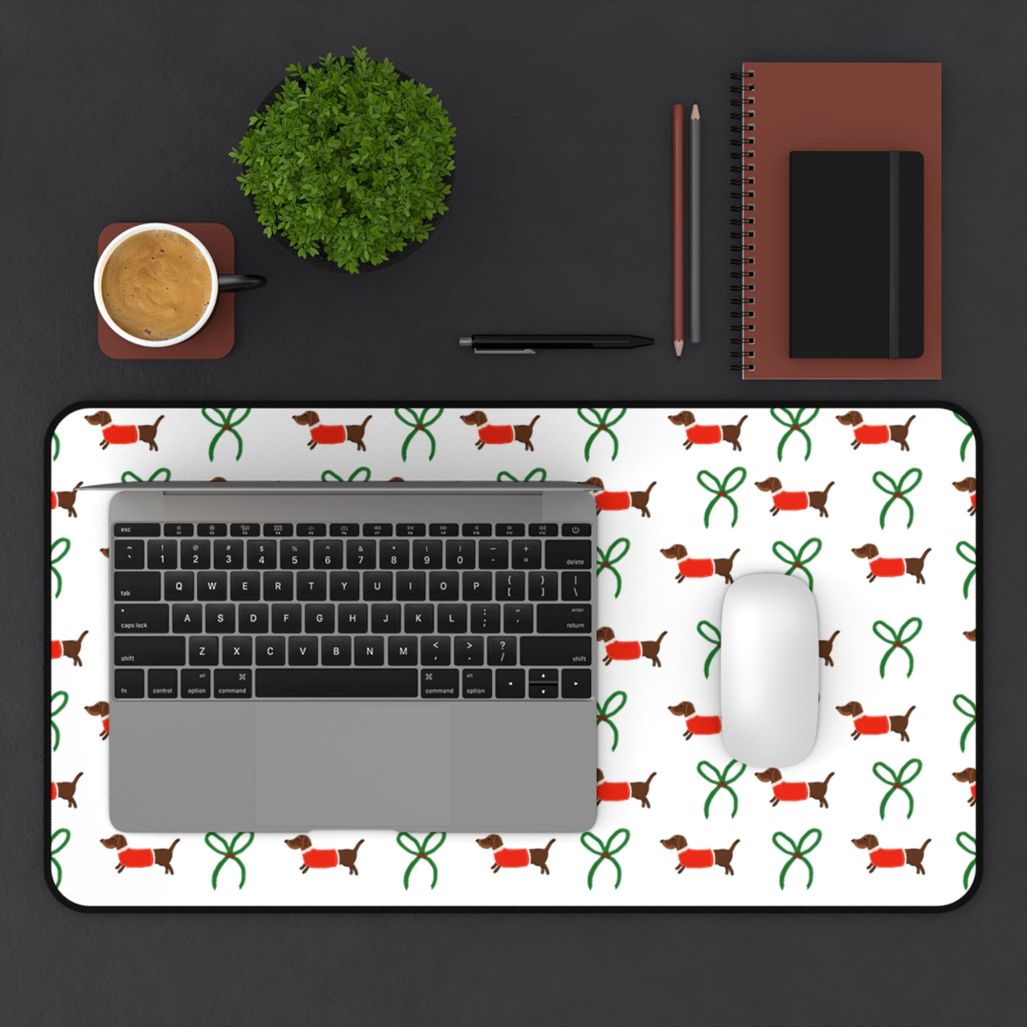 Weiner Dog Desk Mat — Cute Red Teckel & Green Bow Christmas Mousepad