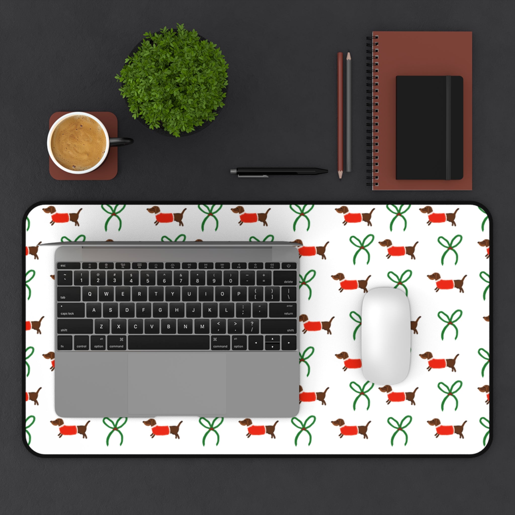 Weiner Dog Desk Mat — Cute Red Teckel & Green Bow Christmas Mousepad