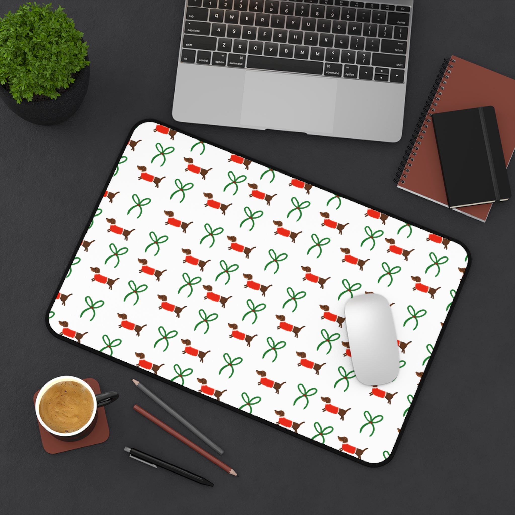 Weiner Dog Desk Mat — Cute Red Teckel & Green Bow Christmas Mousepad