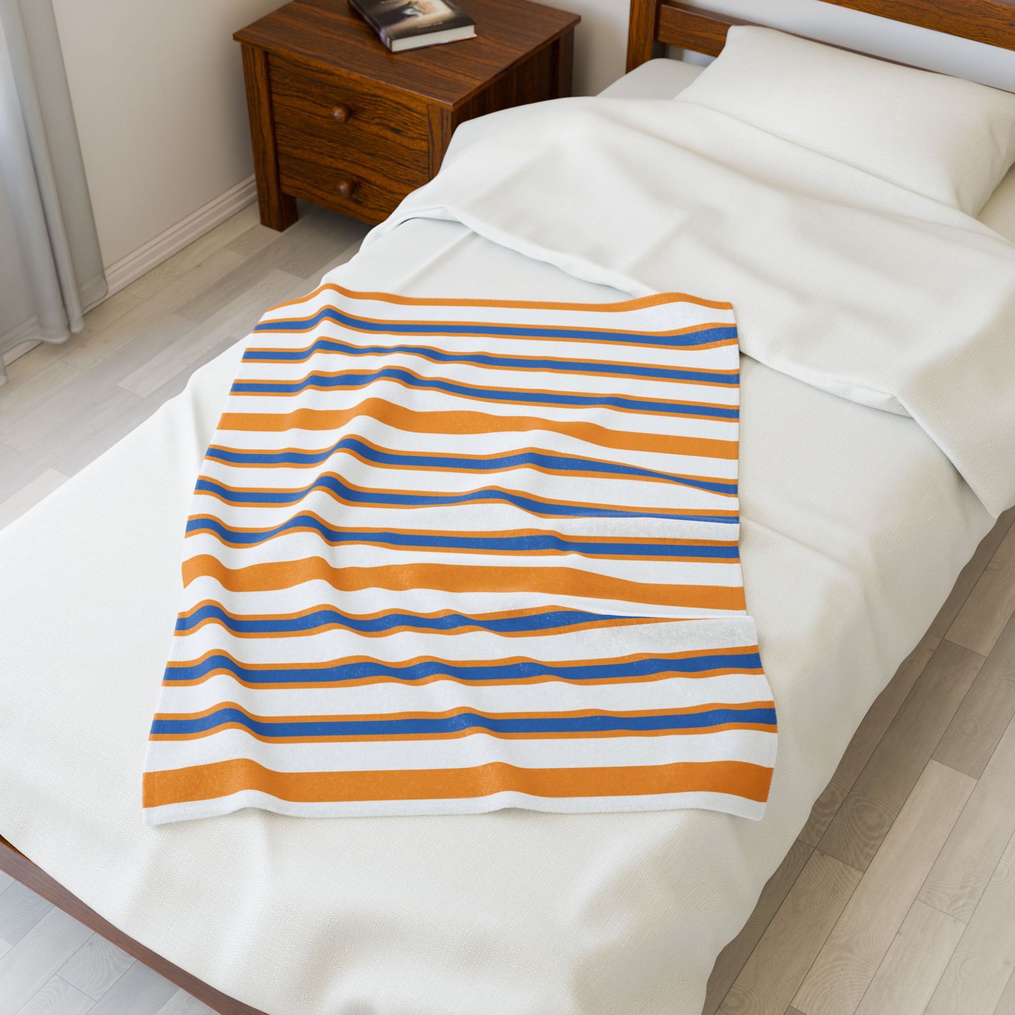 Striped Velveteen Plush Blanket – Retro Gold & Blue Cozy Throw