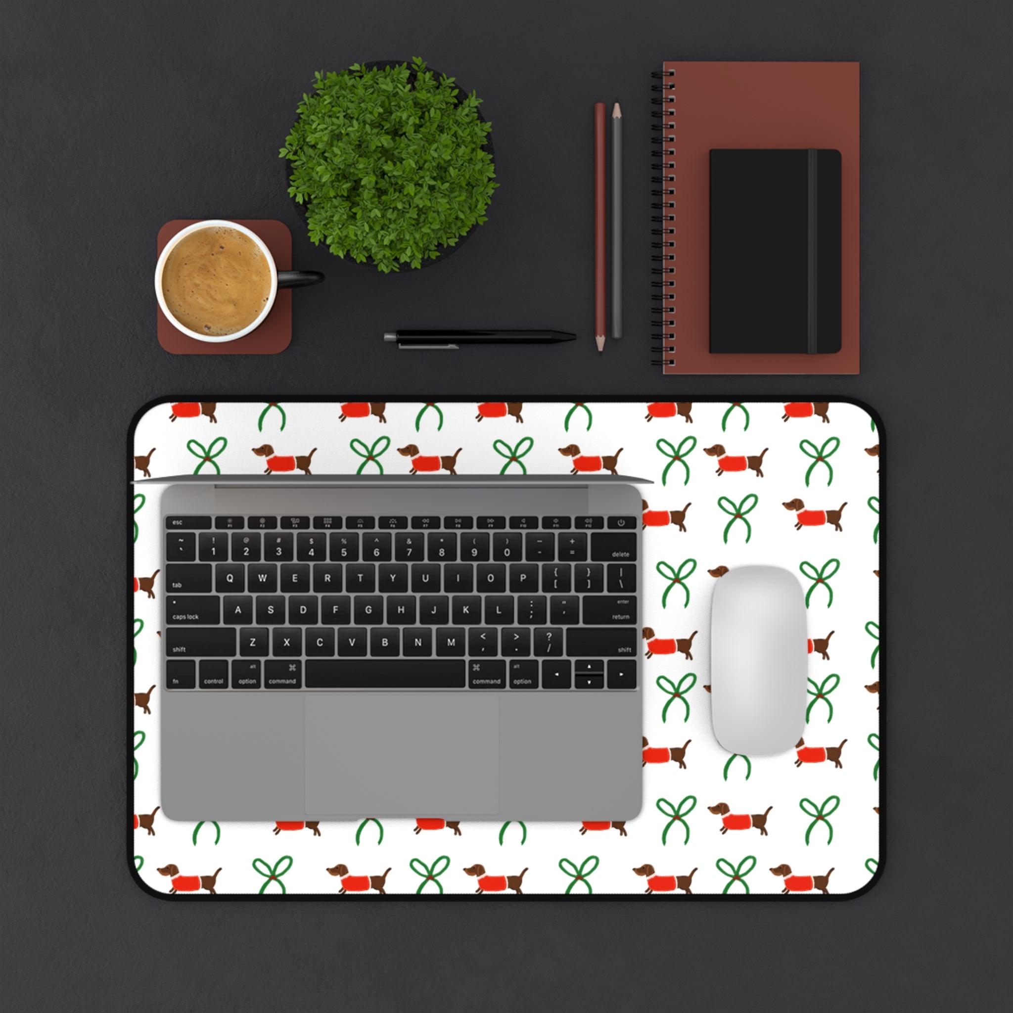 Weiner Dog Desk Mat — Cute Red Teckel & Green Bow Christmas Mousepad