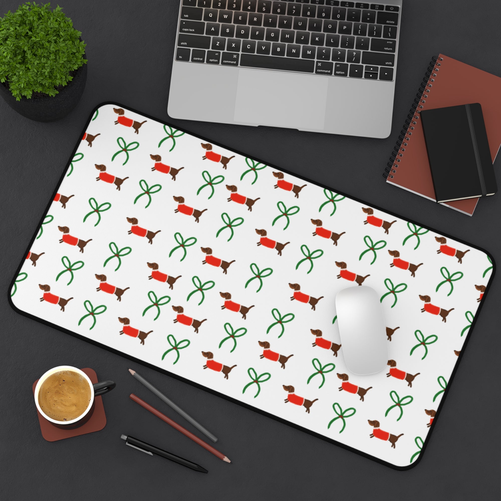 Weiner Dog Desk Mat — Cute Red Teckel & Green Bow Christmas Mousepad