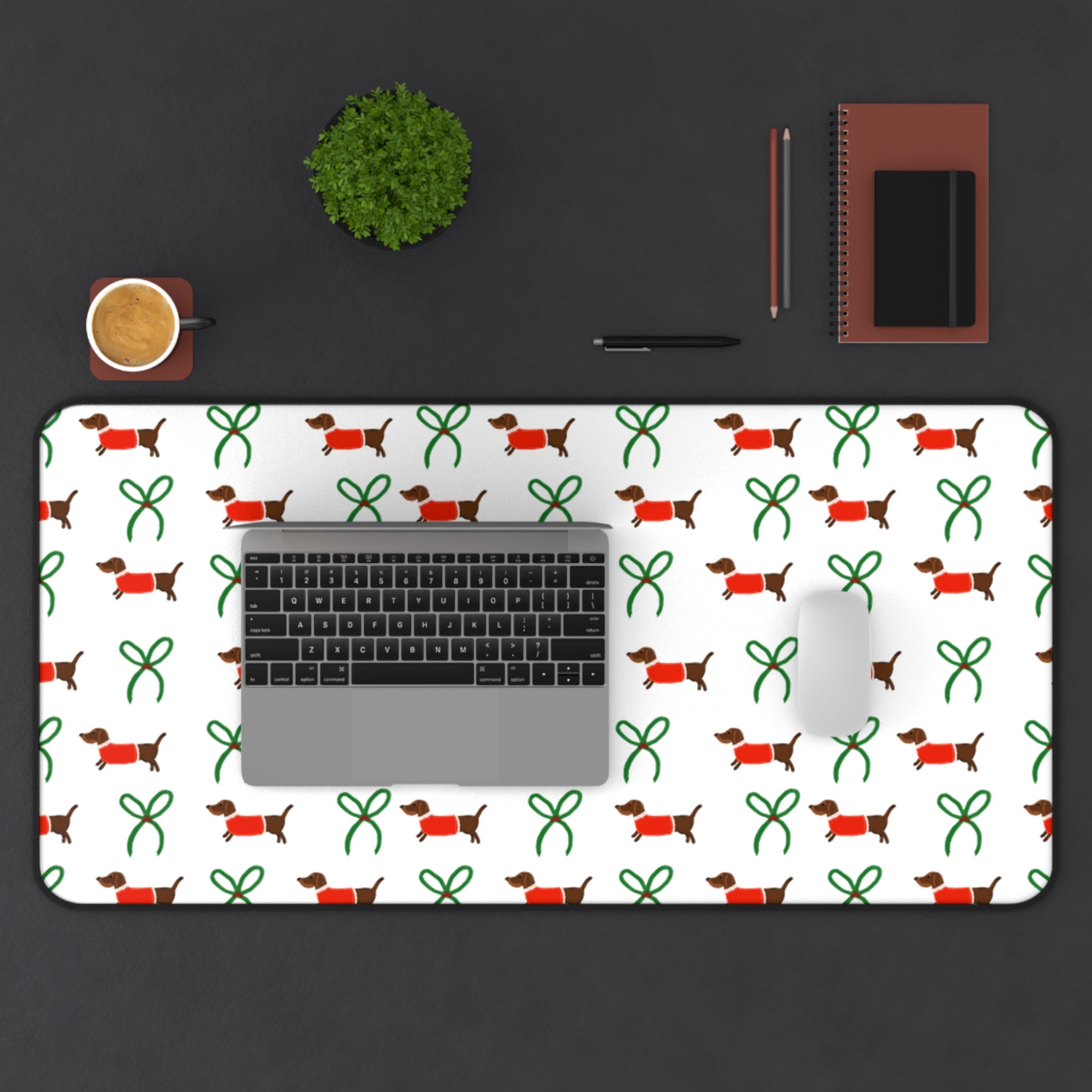 Weiner Dog Desk Mat — Cute Red Teckel & Green Bow Christmas Mousepad