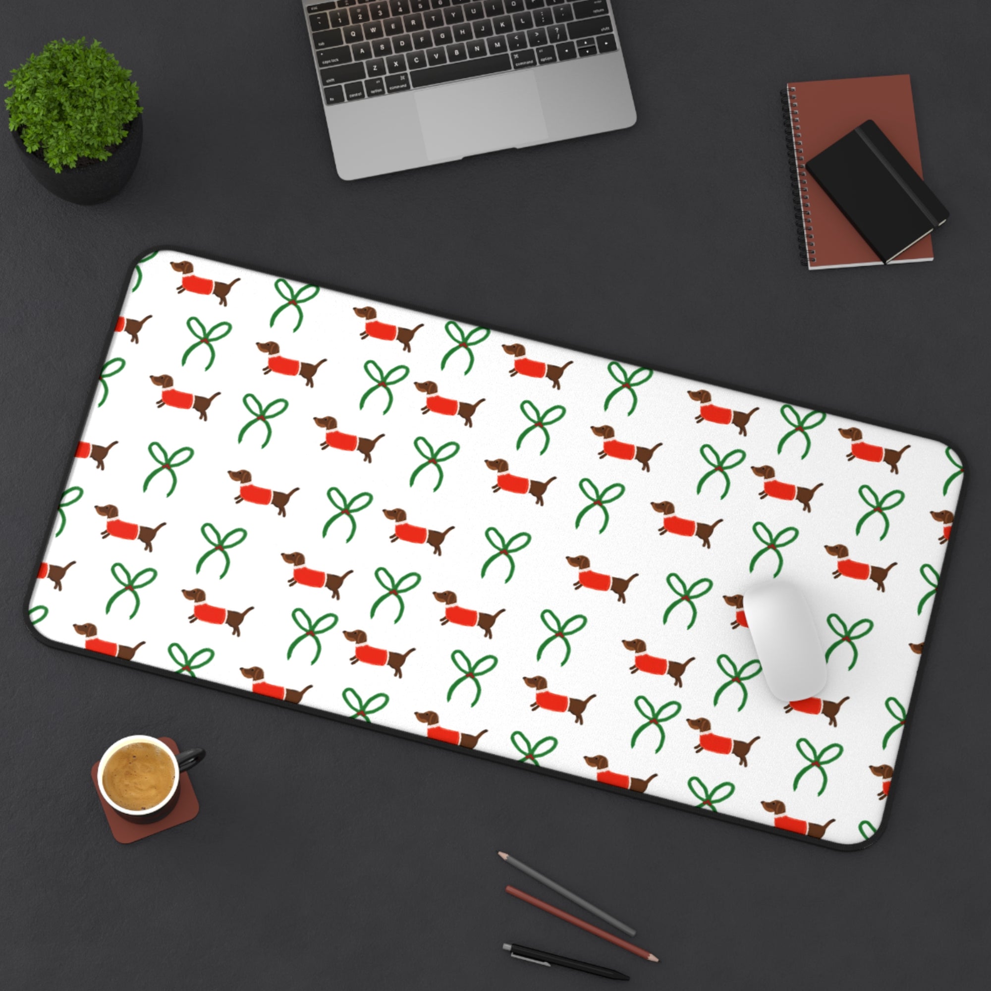 Weiner Dog Desk Mat — Cute Red Teckel & Green Bow Christmas Mousepad