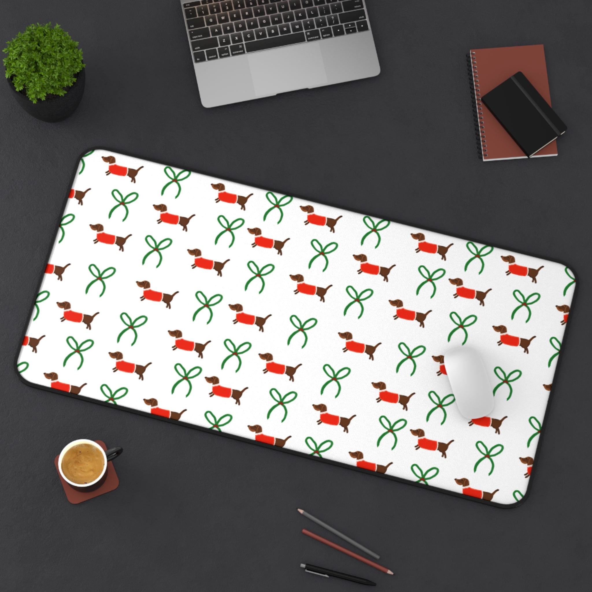 Weiner Dog Desk Mat — Cute Red Teckel & Green Bow Christmas Mousepad